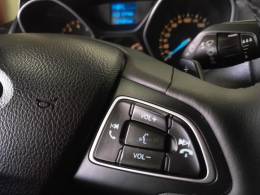 FORD - FOCUS - 2018/2019 - Branca - R$ 65.900,00