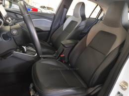 CHEVROLET - ONIX - 2021/2022 - Branca - R$ 87.900,00