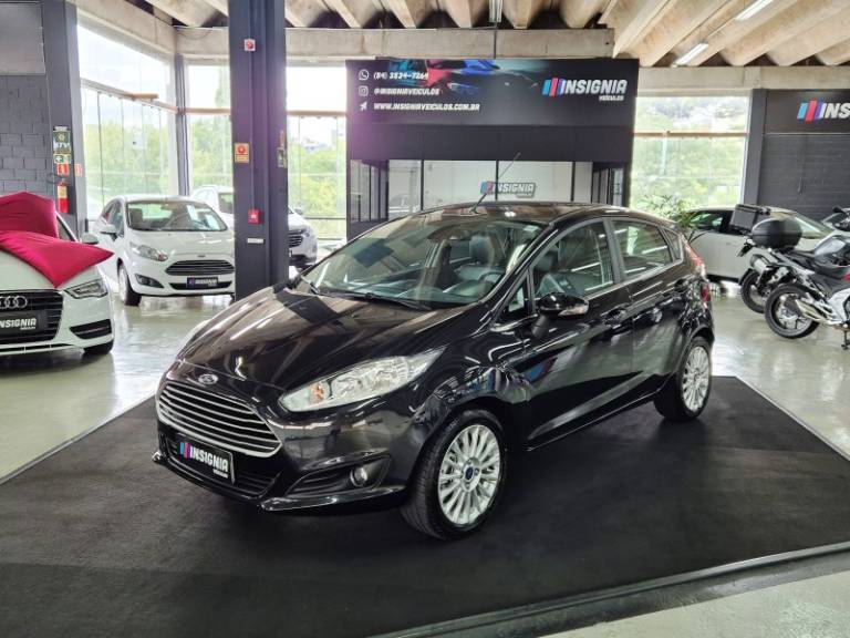 FORD - FIESTA - 2015/2016 - Preta - R$ 56.900,00