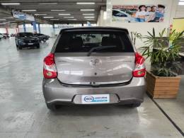 TOYOTA - ETIOS - 2017/2018 - Cinza - R$ 57.900,00