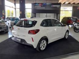 CHEVROLET - ONIX - 2021/2022 - Branca - R$ 85.900,00