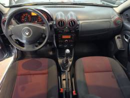 RENAULT - SANDERO - 2013/2014 - Preta - R$ 44.900,00