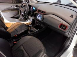 CHEVROLET - ONIX - 2017/2018 - Branca - R$ 62.900,00