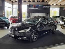 FORD - FOCUS - 2016/2017 - Preta - R$ 75.900,00