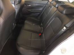 CHEVROLET - ONIX - 2021/2022 - Branca - R$ 87.900,00