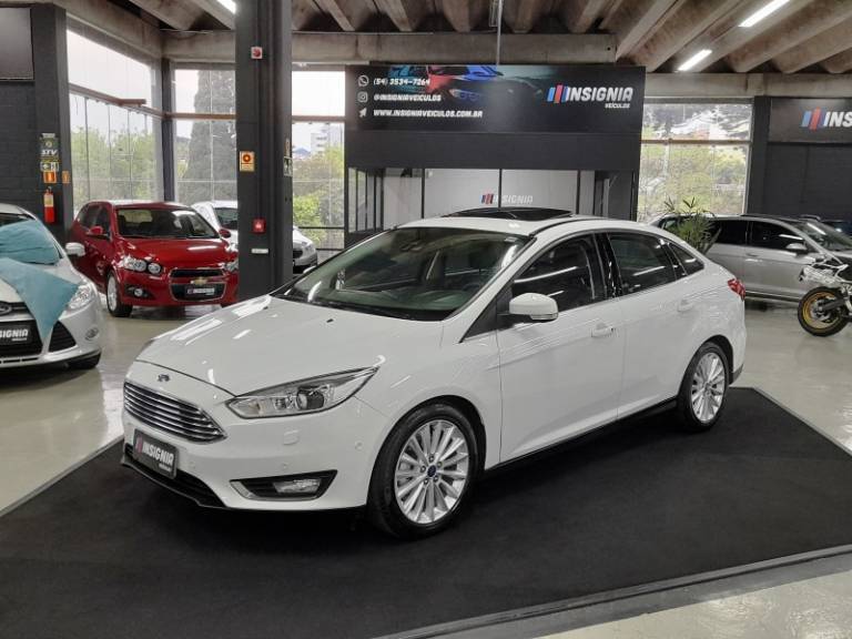 FORD - FOCUS - 2016/2016 - Branca - R$ 69.900,00