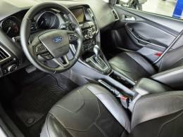 FORD - FOCUS - 2015/2016 - Branca - R$ 64.900,00