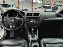 VOLKSWAGEN - JETTA - 2012/2012 - Branca - R$ 68.900,00