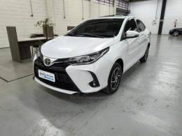 TOYOTA - YARIS - 2022/2023 - Branca - R$ 105.900,00