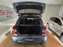 TOYOTA - ETIOS - 2015/2015 - Cinza - R$ 44.900,00