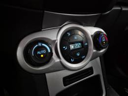 FORD - FIESTA - 2015/2016 - Branca - R$ 49.900,00